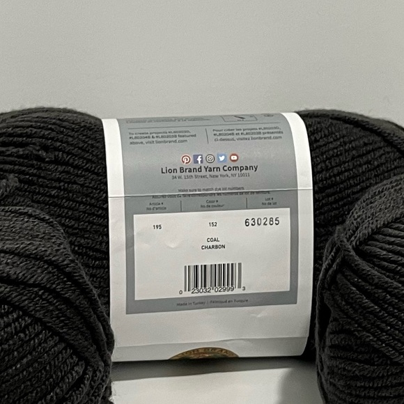 New Lion Brand Yarn Color Made Easy 7oz Coal lot of 3 Skeins discontinued color - Picture 8 of 8